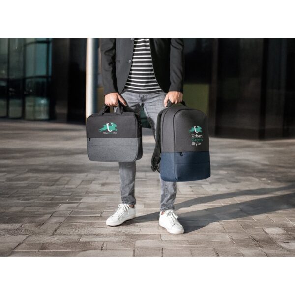 GENOA. Padded laptop bag in 600D high-density recycled polyester 15"