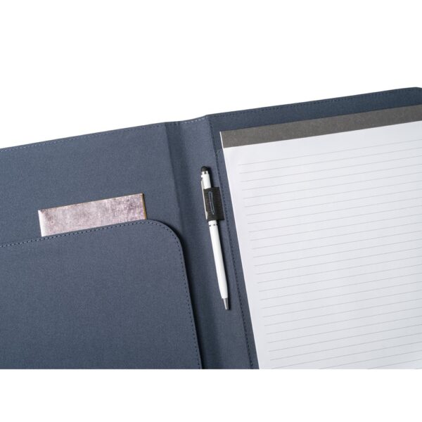 EMERGE FOLDER II. A4 folder in recycled polyester (100% rPET) 300D with elastic closure