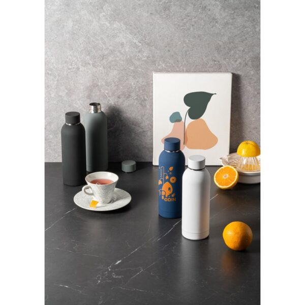 ODIN. Double wall vacuum stainless steel (36% recycled) bottle with rubber coating 550 mL