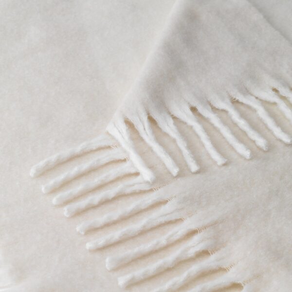 COMFY. Blanket in recycled polyester (100% rPET) (300 g/m²), with a mohair feel