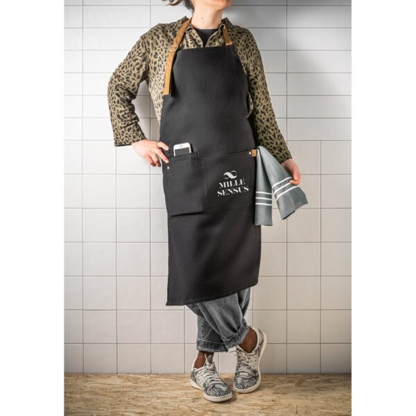 VESPER. 100% cotton canvas apron (300 g/m²) with metal details
