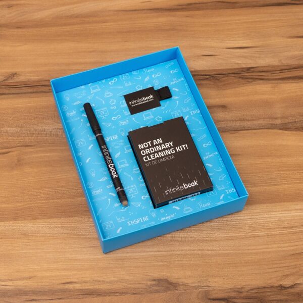 STARTER KIT INFINITEBOOK A5 PLANNER TEXTURE. Kit comprising "Infinitebook" with hard cover, 1 cleaning kit, 1 marker and 1 ballpoint holder