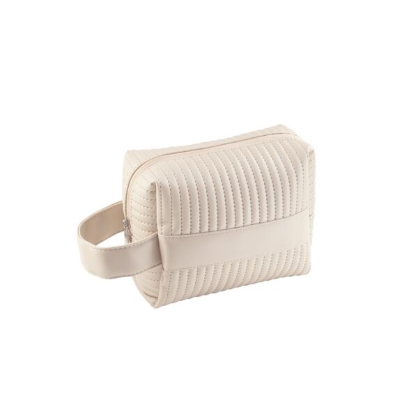 92199_131 GILI. PU handbag (21% recycled PU and 30% recycled polyester)