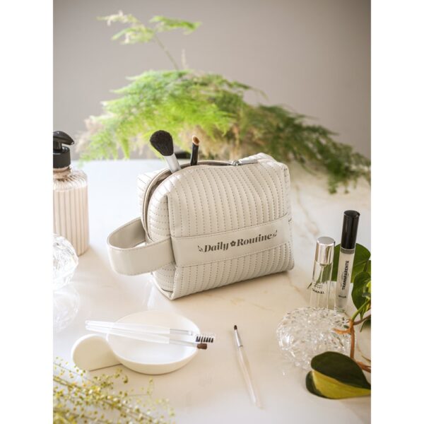 92199_amb GILI. PU handbag (21% recycled PU and 30% recycled polyester)