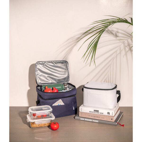 92380_amb CANCUN. Thermal bag in 600D recycled polyester with adjustable webbing strap 7 L