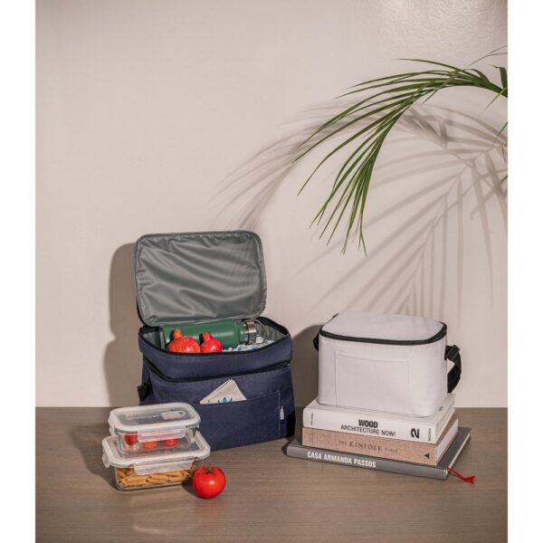 92395_amb CANCUN LARGE. Thermal bag in 600D, recycled polyester, with adjustable webbing strap 14 L