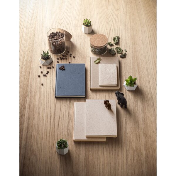 ORGANIC RIGID. A5 notepad with hard cover made from organic elephant matter (80%)