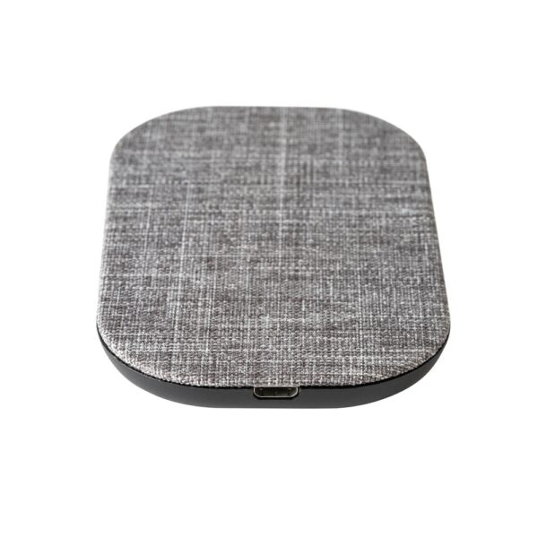 RENEWAL CHARGER. Fast 10W wireless charger in recycled PET (100% rPET)