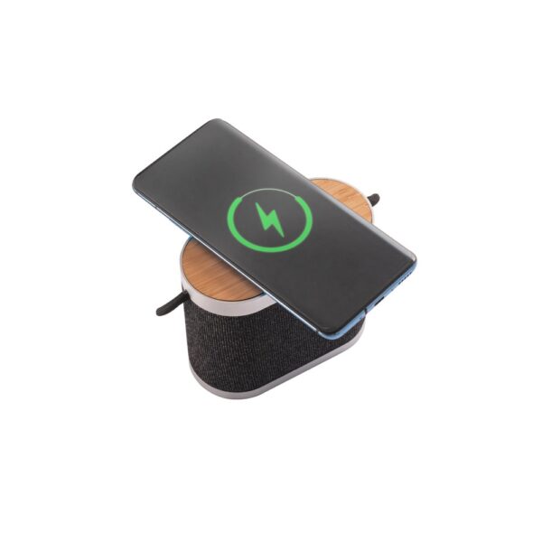 GUETTA. 5W portable speaker with super-fast 15W wireless charger and 2h battery life made of bamboo and recycled PET (100% rPET)