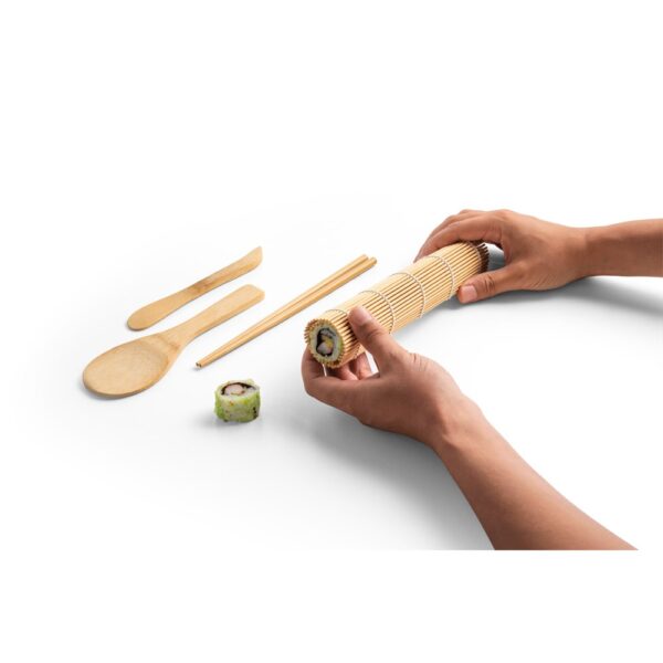 MORIMOTO. Sushi set in bamboo