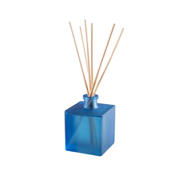 YEUN. Diffuser sticks in glass bottle