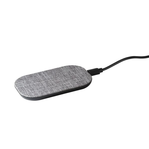 RENEWAL CHARGER. Fast 10W wireless charger in recycled PET (100% rPET)