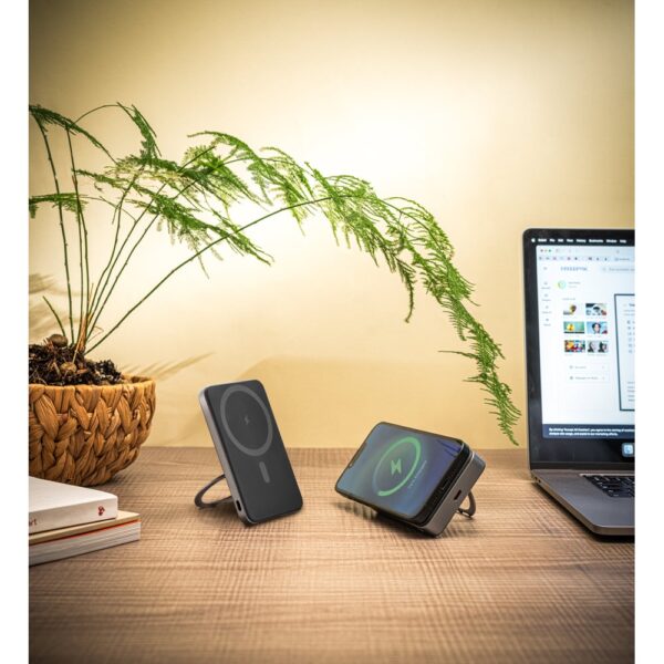 WARSHEL 5. 5'000 mAh magnetic power bank with 15W superfast wireless charger in recycled ABS (100% rABS) with stand