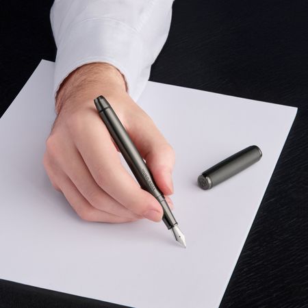 HUGO BOSS Fountain pen Pace Black & Gun